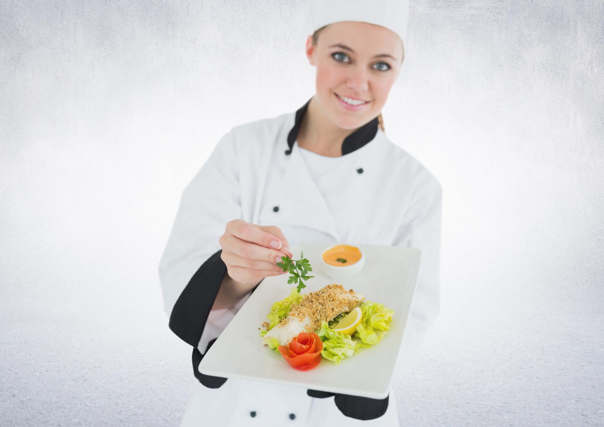 Chef che prepara un piatto nel corso online